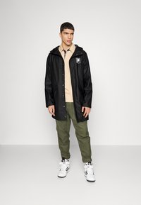 Fila REYES RAIN COAT - Casaco impermeável - black