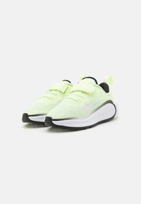 Nike Performance INFINITY FLOW UNISEX - Hardloopschoenen voor op de weg - barely volt/white/black
