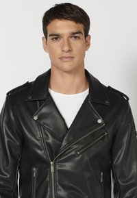 Koroshi SKIN EFFECT  - Mākslīgās ādas jaka -  black