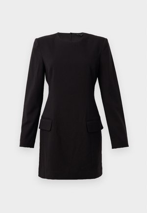 Melns kleita ar garām piedurknēm un apaļu izgriezumu, divām priekšējām kabatām un pieguļošu siluetu, izgatavota no gludas auduma ar minimālu apdari.