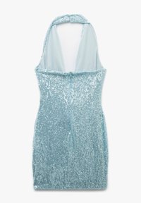 Vestido sin mangas de color azul claro hecho de tela de lentejuelas. Presenta un escote en V profundo y una silueta ajustada con un forro suave.