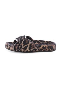 Leopardprint slippersandalen met een geknoopte voorkant. Gemaakt van zacht materiaal, met een platte zool en een gevoerde voetbed voor comfort.