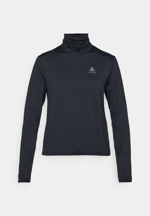 Zwarte langemouwen coltrui met een textuurstof, getailleerd design en een klein logo op de borst. Geen zichtbare hardware of accenten.