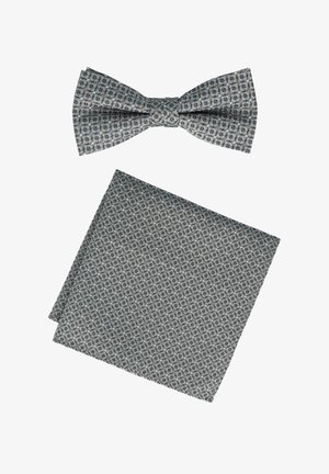 Graue Fliege und passendes Einstecktuch mit geometrischem Muster und dezenten orangefarbenen Akzenten, glattem Stoff und symmetrischem Design.