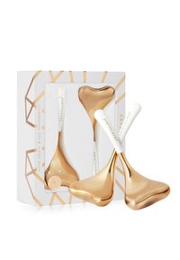 Złote wałki do twarzy w kształcie serca i owalu. Białe ergonomiczne uchwyty z napisem "CRYSTALLOVE". Zapakowane w pudełko o geometrycznym wzorze.