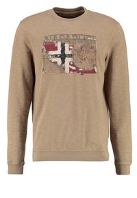 Felpa beige con collo rotondo e maniche lunghe, caratterizzata da una toppa testurizzata con un design rosso, nero e bianco sul davanti.