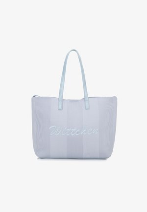 Sac fourre-tout bleu clair en tissu texturé, doté de longues poignées et d'un logo brodé "Wittchen" à l'avant. Forme rectangulaire.