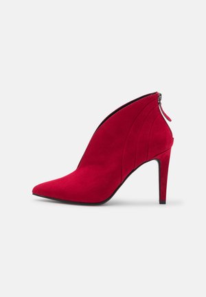 Pumps - red