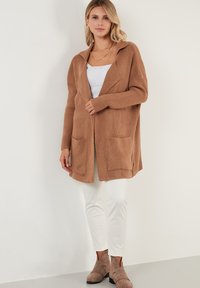 LELA REGULAR FIT - Jopica - camel
