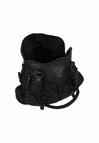 Borsa a mano in pelle nera con accenti intrecciati, chiusura con zip e due manici. L'interno è scuro e spazioso con poche tasche visibili.