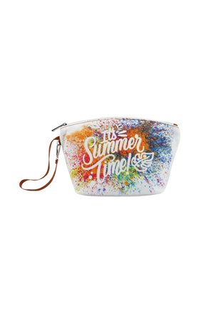 Pochette per il trucco in tela con un design a macchie colorate. Il testo recita "È tempo d'estate!" in bianco. Presenta una chiusura con zip e un cinturino da polso marrone.