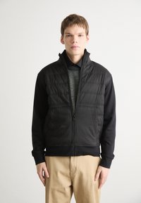 BOSS Lengva striukė - black