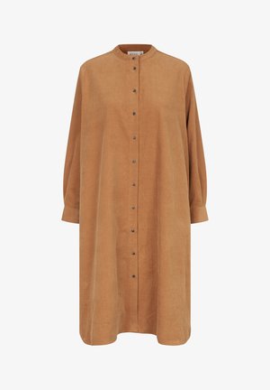 Bruine, knoopsluiting jurk met een hoge kraag en lange mouwen, gemaakt van zachte, gestructureerde stof. Bevat blauwe knopen langs de voorkant.