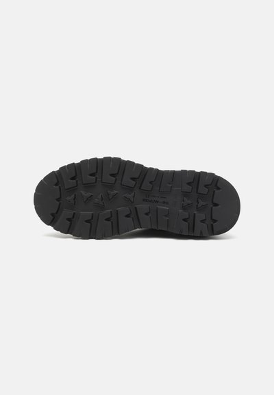 The Antipode Stringate - black