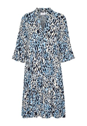 Een jurk met luipaardprint met lichtblauwe en zwarte patronen op een crèmekleurige achtergrond. Uitlopende mouwen en een gelaagde zoom. Lichte stof.