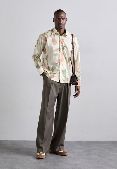 NN.07 FREDDY - Ing - sand