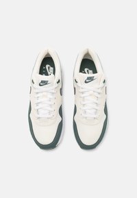 Nike Sportswear AIR MAX 1 UNISEX - Sporta apavi - pale ivory/vintage green/white/bicoastal