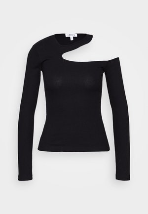 Schwarzes Langarmoberteil mit strukturiertem Rippeneffekt, das einen asymmetrischen Halsausschnitt mit einem einzigartigen Ausschnitt-Detail an einer Schulter aufweist.