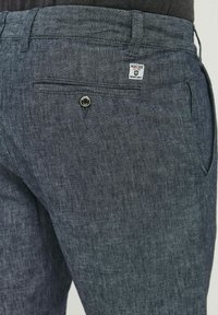 INDICODE JEANS IDGALGO LINEN MIX - Kratke hlače - navy