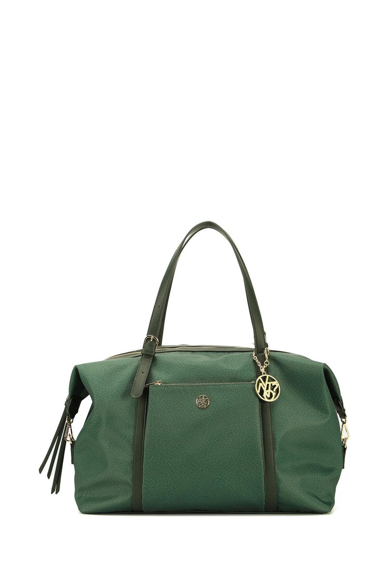 Borsa a spalla verde con finitura testurizzata, doppio manico e chiusura con cerniera. Presenta una tasca frontale e un charm dorato come dettaglio.