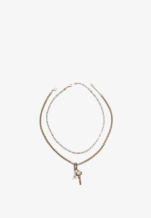 Collana a strati in oro e argento con catena intrecciata, caratterizzata da un ciondolo della Torre Eiffel e una chiave con un accento in strass.