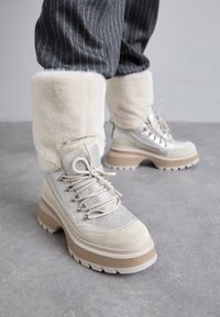SHILOH BOOT - Schnürstiefel - bone