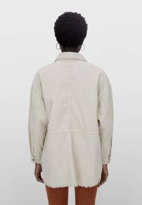 Stradivarius Tunn jacka - stone