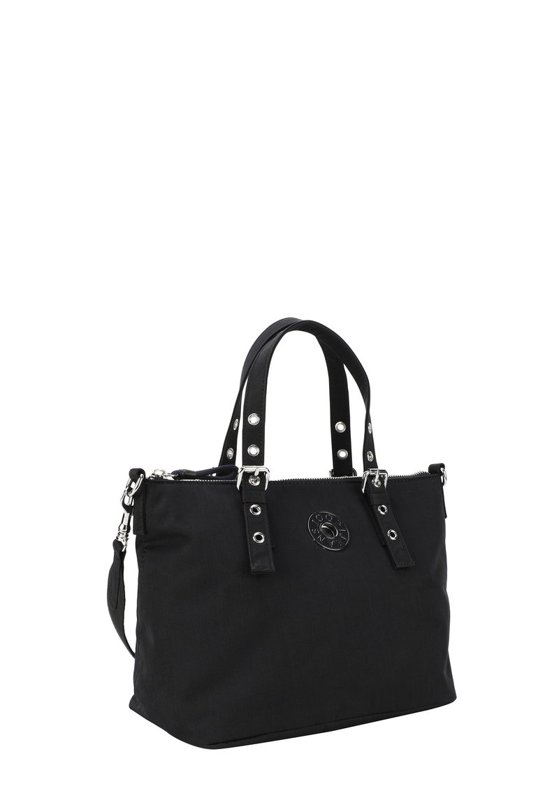Bolso tote negro con asas dobles, cierre de cremallera y detalles de hardware en plata. Tela texturizada con detalle del logo en la parte frontal.