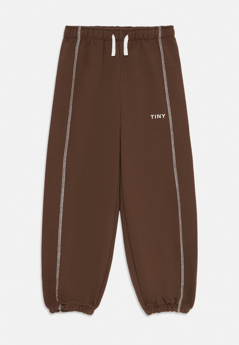 Pantalons de survêtement marron pour enfants avec cordon blanc, surpiqûres contrastées sur les côtés, poignets élastiques et texte "TINY" sur la cuisse gauche.