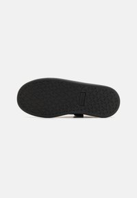 Friboo Zapatillas - black