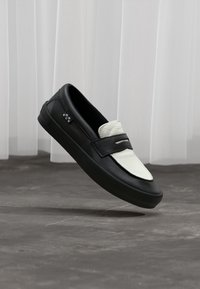 SKATE LOAFER UNISEX - Trainers - black/white