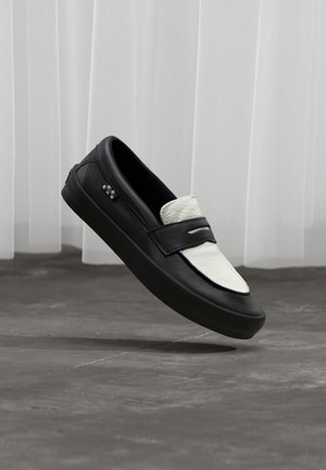 SKATE LOAFER UNISEX - Tenisice - black/white