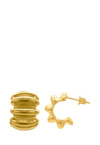 Orecchini in oro con un perno a cupola rigata e un cerchio a forma di stella, entrambi con una finitura lucida e una texture liscia.