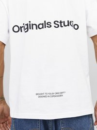Jack & Jones JORVESTERBRO BACK SS CREW NECK  - Trükipildiga T-särk - bright white