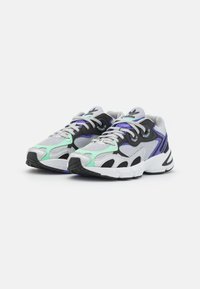 adidas Originals ASTIR - Sapatilhas - silver metallic/core black