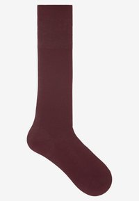 Burgundy knästrumpa i en slät, matt finish, med ett ribbat övre band och en sömlös tåkonstruktion för komfort.