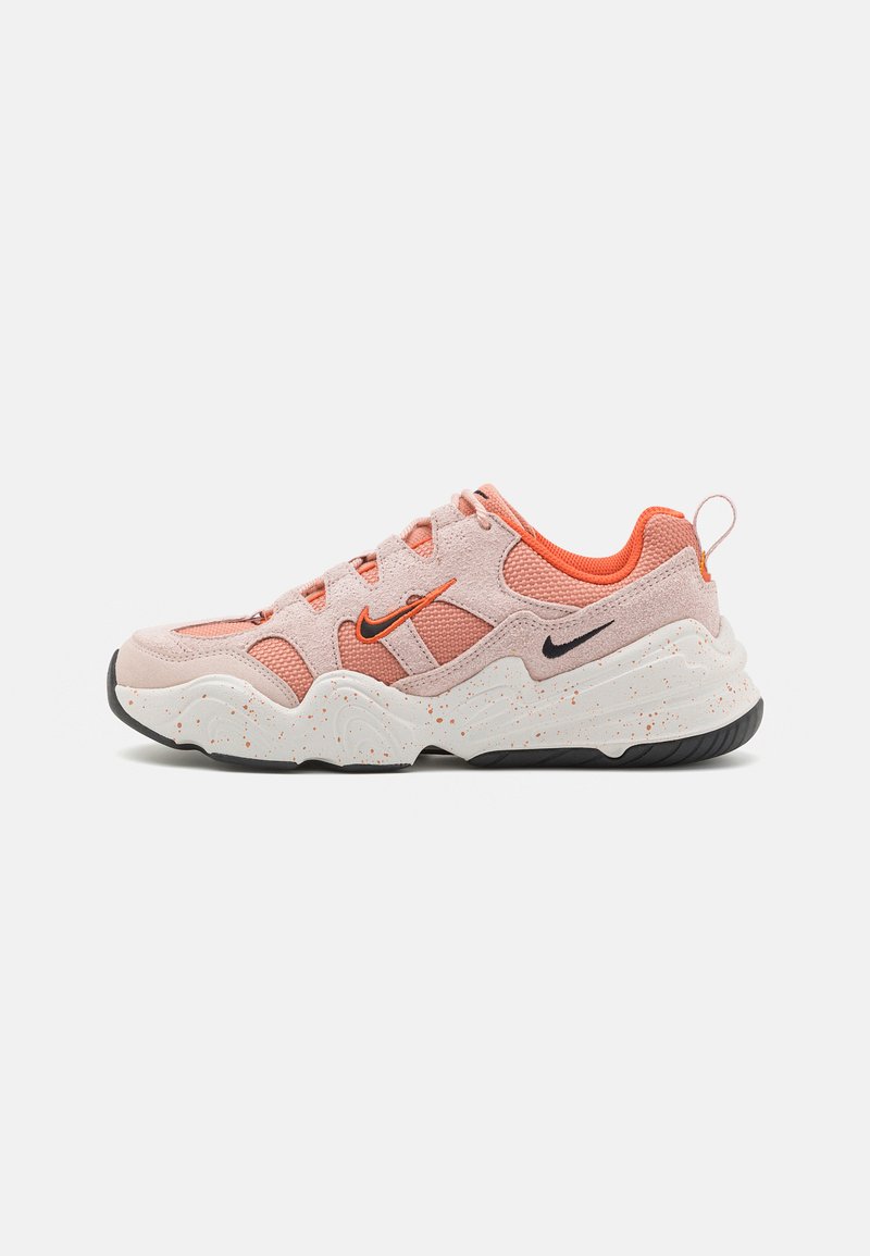Nike Sportswear TECH HERA - Baskets basses - terra blush/black/pink oxford/cosmic clay/platinum tint