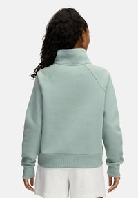 Under Armour RIVAL FLEECE - Sweater - silica green
