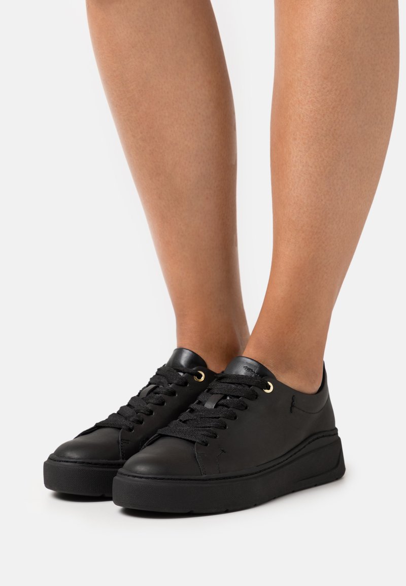 Tamaris Sportlicher Schnürer - black
