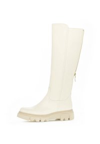 Bottes hautes en cuir crème avec semelle épaisse et fermeture éclair latérale, dotées de détails cousus et d'un bout arrondi.