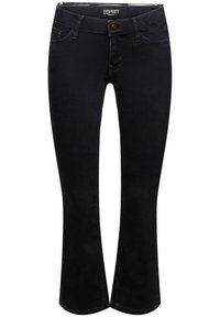 Vaqueros negros de tiro medio con corte acampanado, botón y cremallera frontales, trabillas para cinturón y diseño clásico de cinco bolsillos.