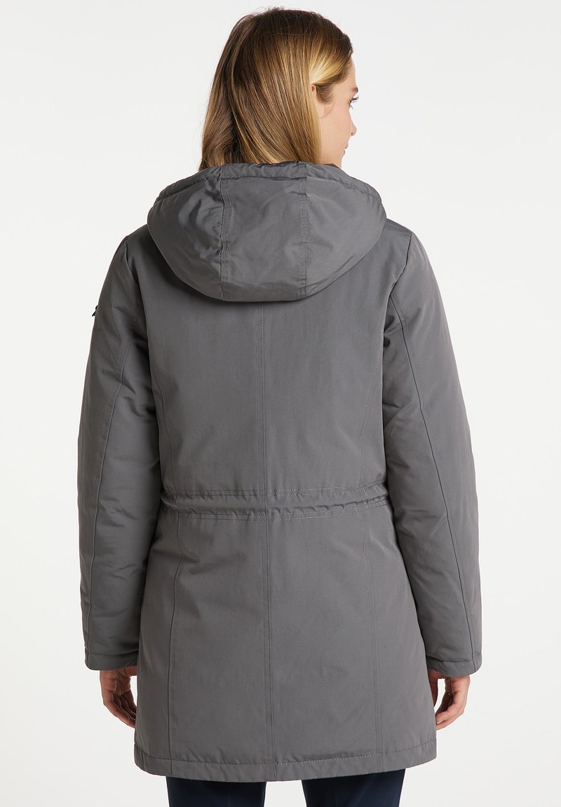 Grauer isolierter Parka mit Kapuze, tailliertem Design, langen Ärmeln und sichtbaren Nähdetails. Glatte, matte Stoffoberfläche.