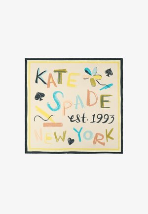 Vierkante sjaal met kleurrijke, speelse letters waarop "Kate Spade New York est. 1993" staat, versierd met hartjes en bloemmotieven.