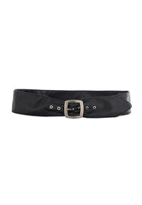 Ceinture en cuir synthétique noire avec un design large, boucle rectangulaire en argent et plusieurs œillets à l'avant pour un ajustement.