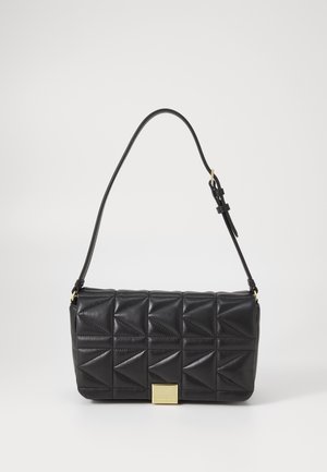 KUILT MEDIUM SHOULDER BAG - Håndtasker - black