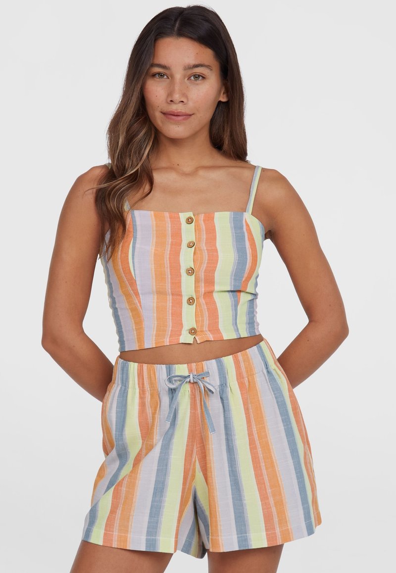 Gestreepte tweedelige set bestaande uit een cropped top met knopen aan de voorkant en dunne bandjes, en bijpassende shorts met een elastische tailleband en trekkoord.