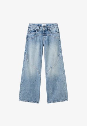 Jeans largi de culoare albastru deschis cu o textură decolorată, având talie medie, cinci buzunare și cusături curbe pentru detalii de design.