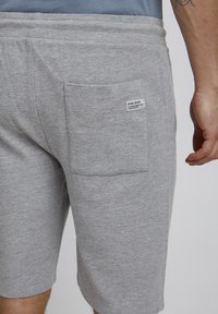 Blend BHSWEATSHORTS SLIM FIT - Spodnji deli trenirk - stone mix