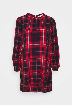 Robe à carreaux rouge et noire à manches longues, longueur genou, avec un col froncé et des poignets élastiques.