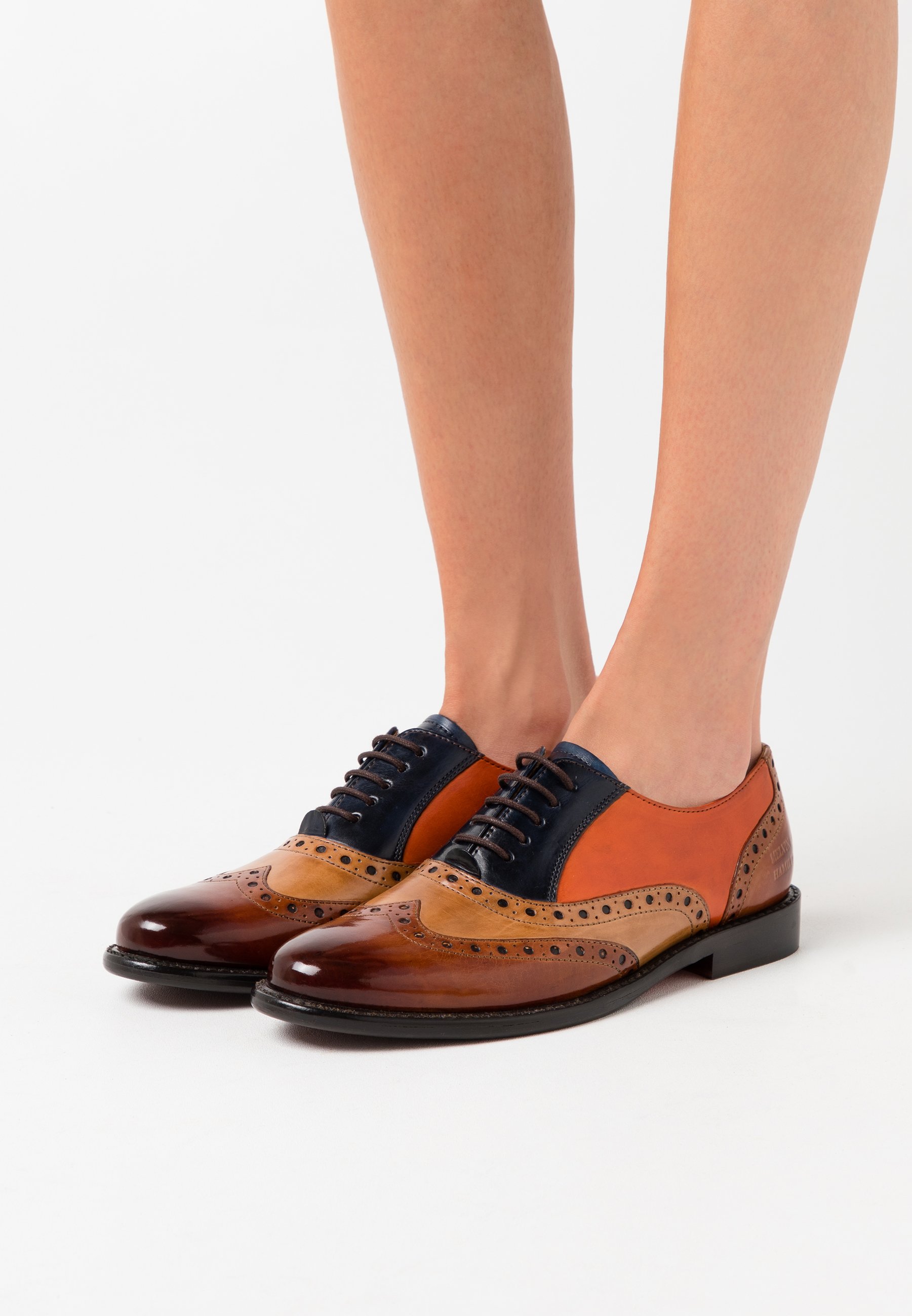 DERBIES femme avec petits clous ORANGE